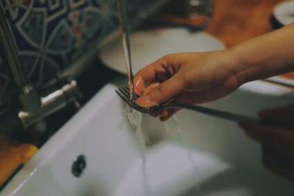 Spülmaschine vs. Abwasch per Hand: Was ist effizienter?